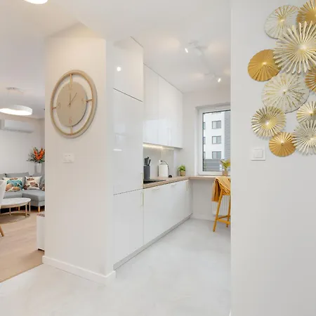 Bright With Spacious Balcony And Air Conditioning By Renters ジェシュフ