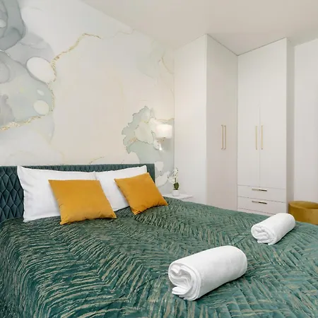 Bright With Spacious Balcony And Air Conditioning By Renters Lägenhet *